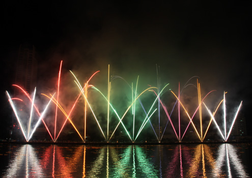 Danang International Fireworks Competition starts